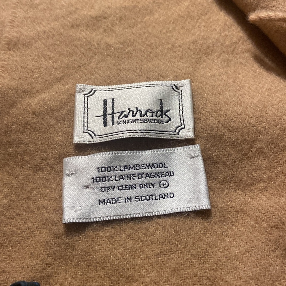 100% lambs wool Harrods scarf 60” x 12” classic tan made in Scotland - Picture 4 of 5